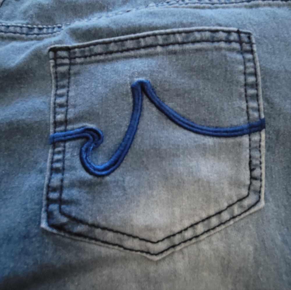 Embroidered Light Wash Flare Leg Jeans | XL | Boho Floral Denim - Picture 4 of 6
